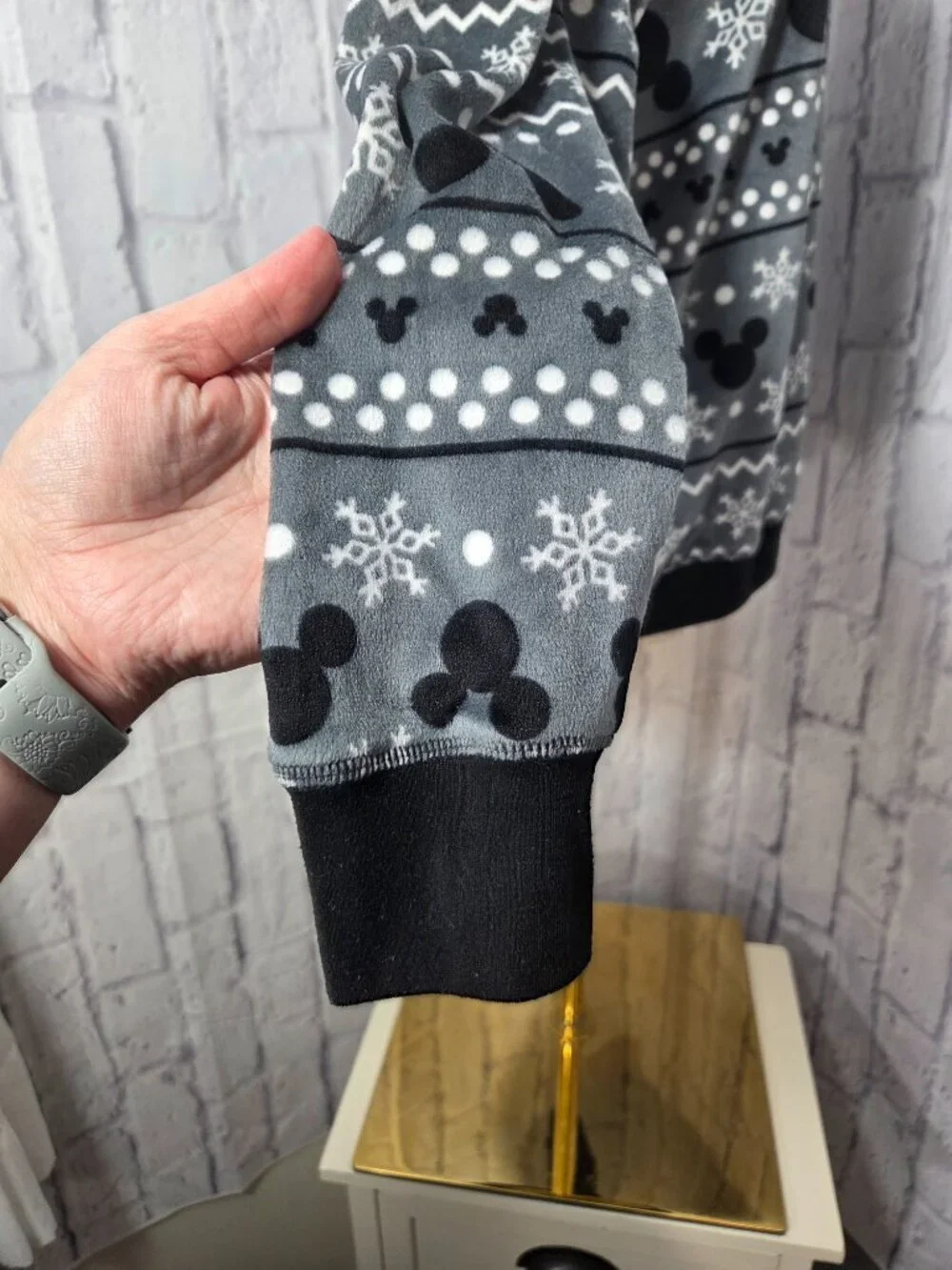 Disney Medium Black White Mickey Mouse Snowflake Longsleeve Fleece Pajama Set - Picture 10 of 14
